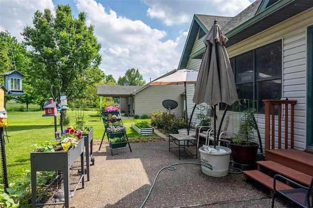 205 Hickman Dr, Bowling Green, MO 63334 - view of patio featuring a garden