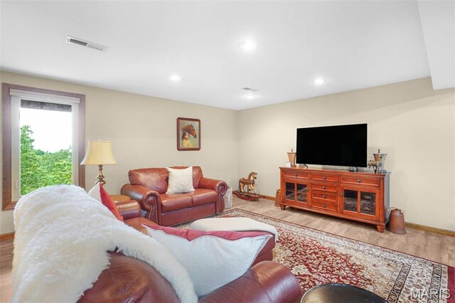 1553 Ridge Rd, Wildwood, MO 63021 - living area with wood finished floors and recessed lighting