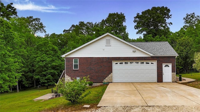 view of front facade featuring brick siding, a front yard, and a shingled roof
