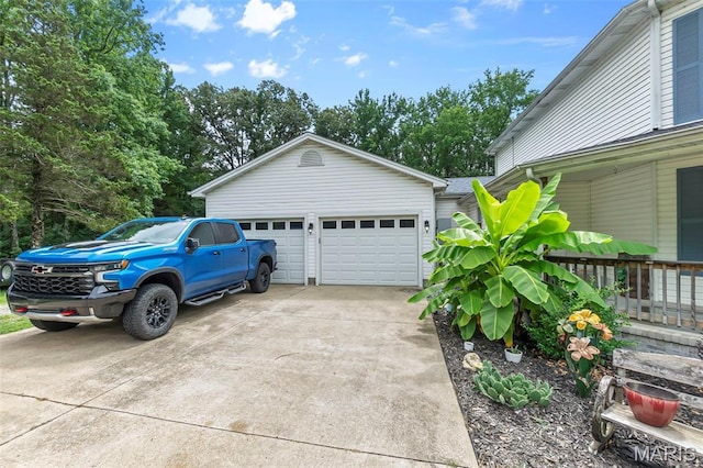 15092 State Highway Ad, Dexter, MO 63841 - garage with driveway