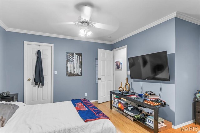 15092 State Highway Ad, Dexter, MO 63841 - bedroom with wood finished floors, ornamental molding, a closet, and a ceiling fan