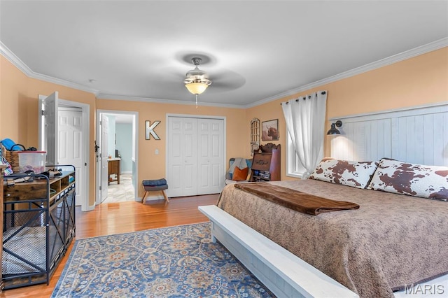 15092 State Highway Ad, Dexter, MO 63841 - bedroom with crown molding, light wood-style flooring, a closet, ceiling fan, and connected bathroom