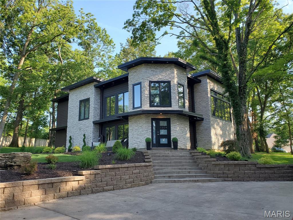 1304 W Adams Ave, Kirkwood, MO 63122 - photo 2