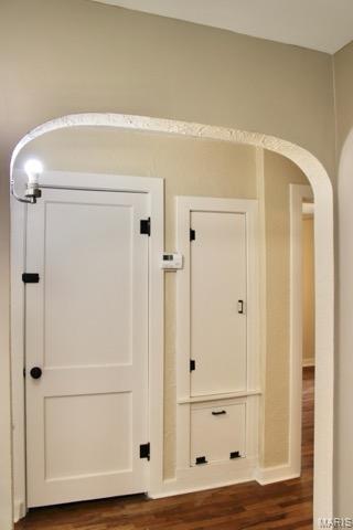 1225 Bloomfield Rd, Cape Girardeau, MO 63703 - detailed view of wood finished floors and arched walkways
