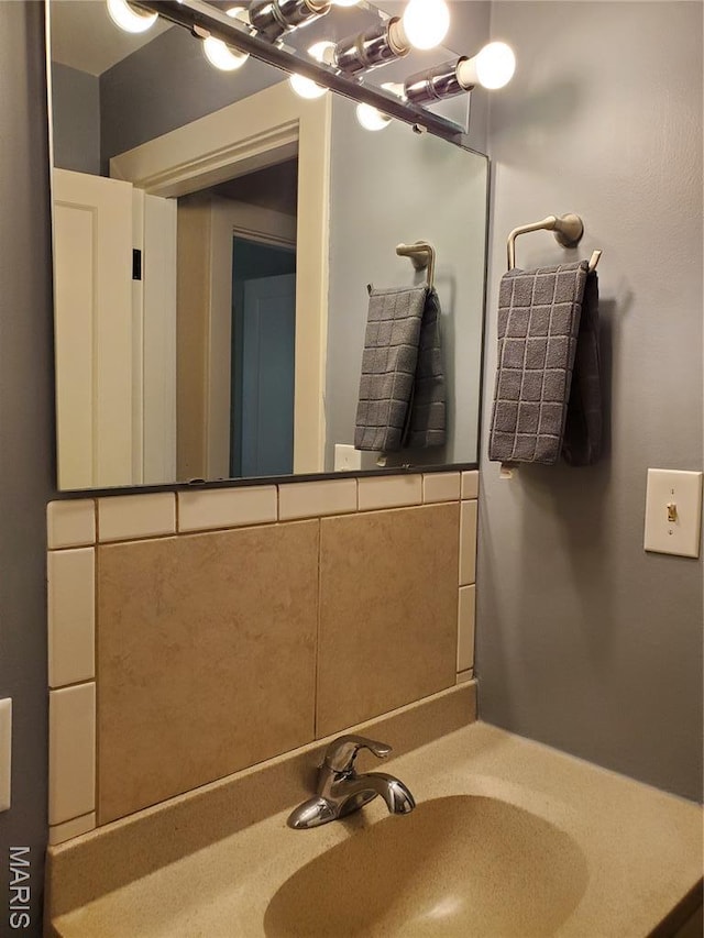 1225 Bloomfield Rd, Cape Girardeau, MO 63703 - bathroom with vanity