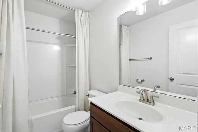 2112 Windswept Farms Dr, Eureka, MO 63025 - bathroom featuring vanity and shower / tub combo