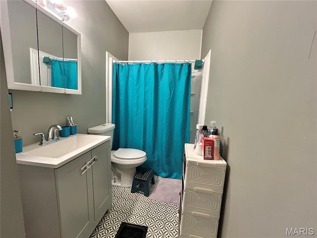 1305 Clawson St, Alton, IL 62002 - bathroom with vanity, toilet, and a shower with shower curtain