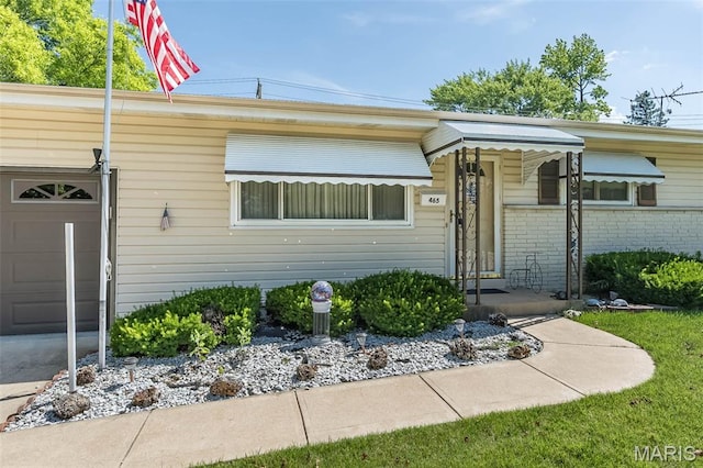 465 Falcon Dr, Florissant, MO 63031 - photo 2