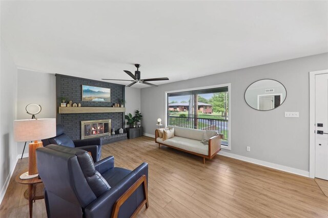 527 W Lake Dr, Edwardsville, IL 62025 - living area featuring a ceiling fan, baseboards, and wood finished floors