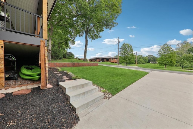 527 W Lake Dr, Edwardsville, IL 62025 - view of green lawn