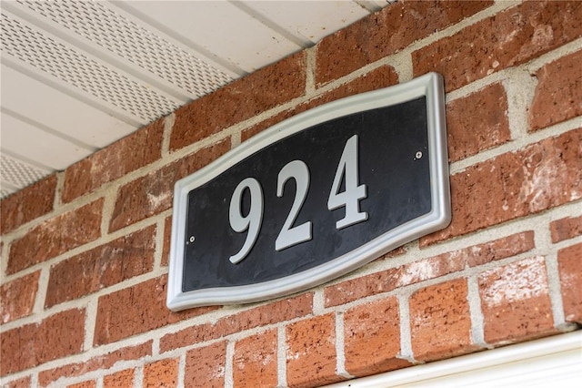 924 Brookside Ln, Rolla, MO 65401 - exterior view of brick siding