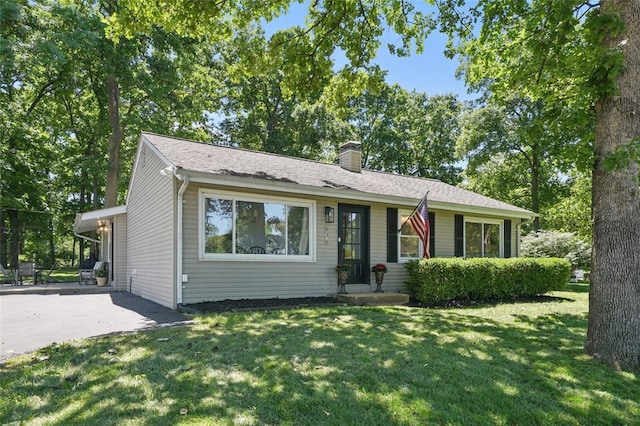 636 Parker Dr, Ballwin, MO 63021 - single story home featuring a chimney and a front lawn