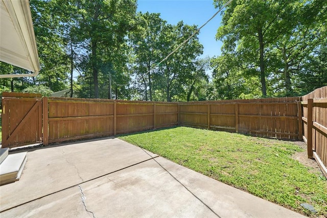 636 Parker Dr, Ballwin, MO 63021 - view of yard with a patio area and a gate