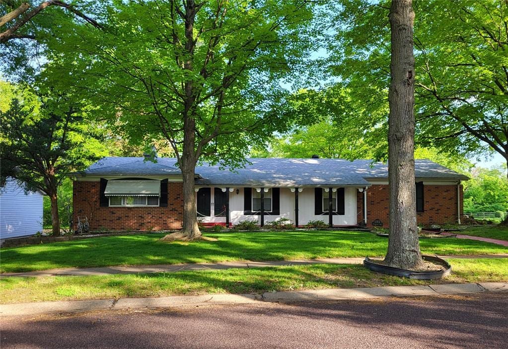 12837 Merribrook Dr, Florissant, MO 63033 - ranch-style house with brick siding and a front yard