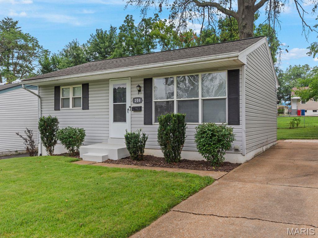 208 Floralea Pl, Saint Louis, MO 63127 - photo 1