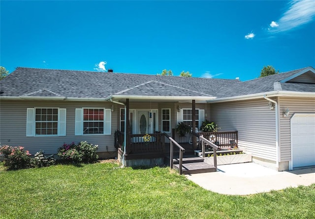 12755 Echo Ln, Plato, MO 65552 - ranch-style house featuring a front lawn, a garage, and roof with shingles