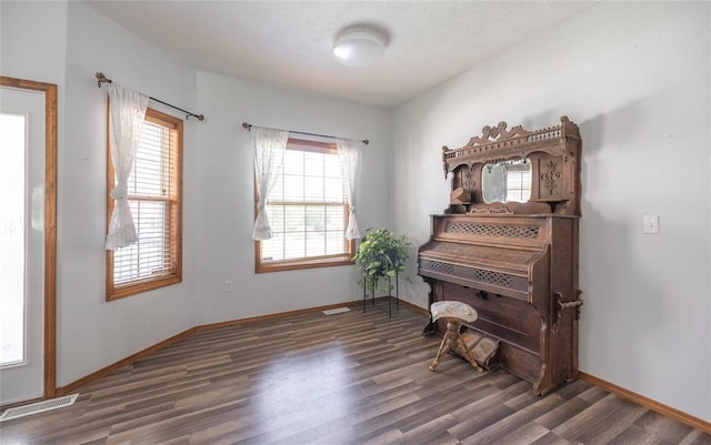 12755 Echo Ln, Plato, MO 65552 - sitting room with wood finished floors and baseboards