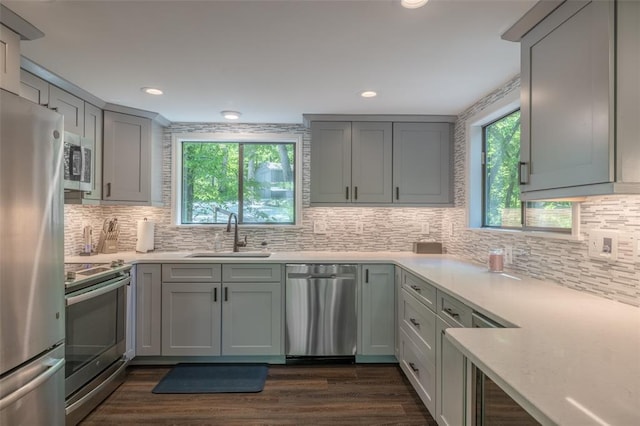 600 Innisfree Lake Dr, Innsbrook, MO 63390 - kitchen with stainless steel appliances, a sink, plenty of natural light, tasteful backsplash, and recessed lighting