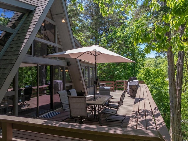 600 Innisfree Lake Dr, Innsbrook, MO 63390 - deck featuring outdoor dining space