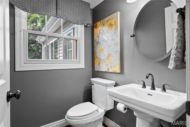 9800 Countryshire Pl, Creve Coeur, MO 63141 - bathroom with toilet and a sink