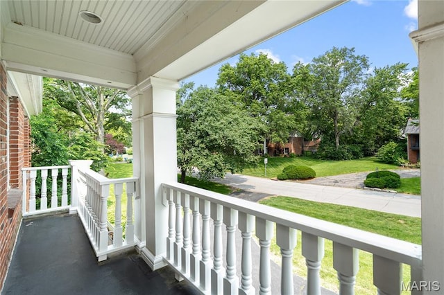 9800 Countryshire Pl, Creve Coeur, MO 63141 - view of covered porch