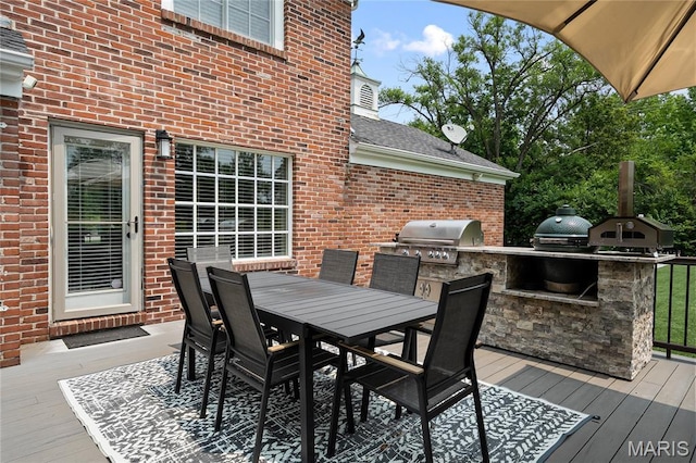 9800 Countryshire Pl, Creve Coeur, MO 63141 - deck featuring area for grilling and outdoor dining area