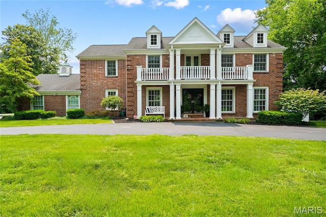 9800 Countryshire Pl, Creve Coeur, MO 63141 - view of front facade with a balcony, a front lawn, and brick siding