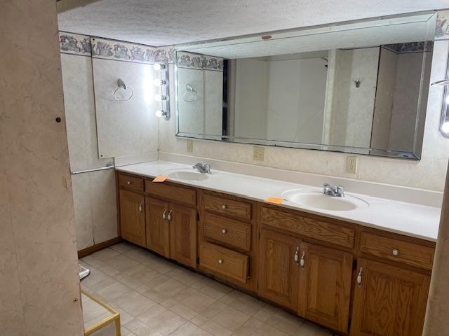 305 W Chestnut St, Dixon, MO 65459