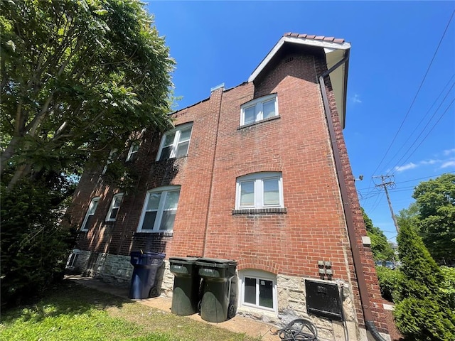 2715 Arkansas Ave, Saint Louis, MO 63118 - rear view of property featuring brick siding