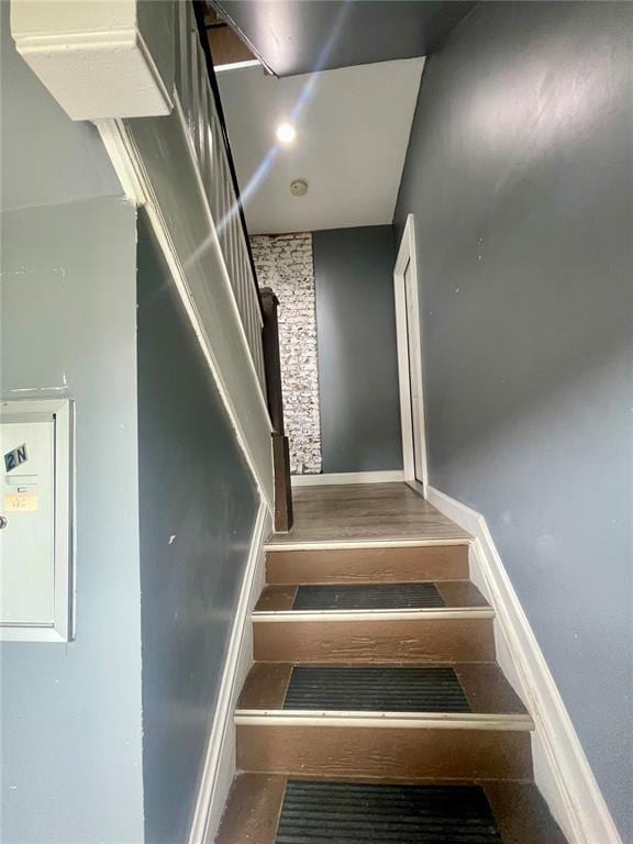 2715 Arkansas Ave, Saint Louis, MO 63118 - view of stairs