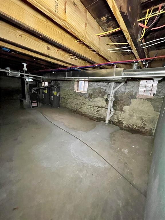 2715 Arkansas Ave, Saint Louis, MO 63118 - basement featuring water heater