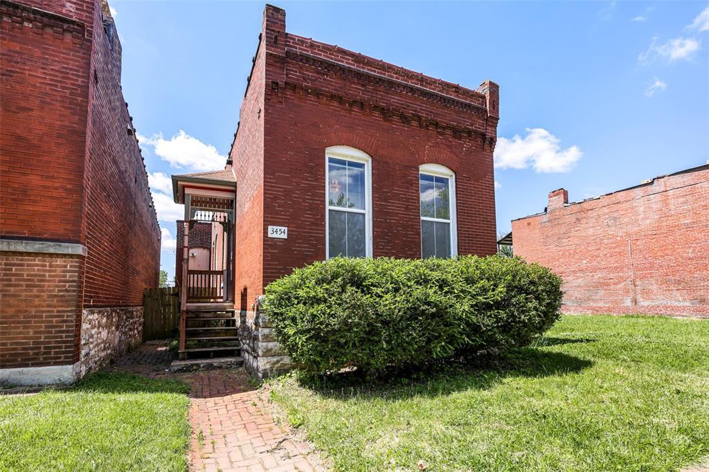 3454 Itaska St, Saint Louis, MO 63111 - view of front of house featuring brick siding and a front yard