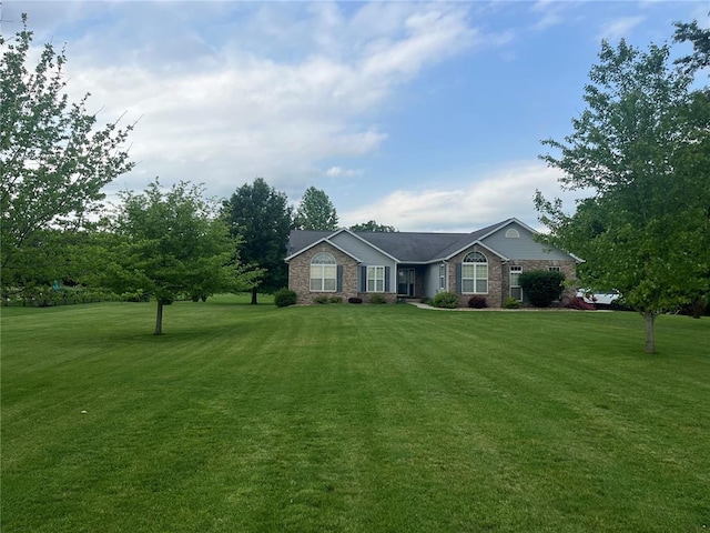7867 Lebanon Rd, Troy, IL 62294 - single story home featuring a front yard