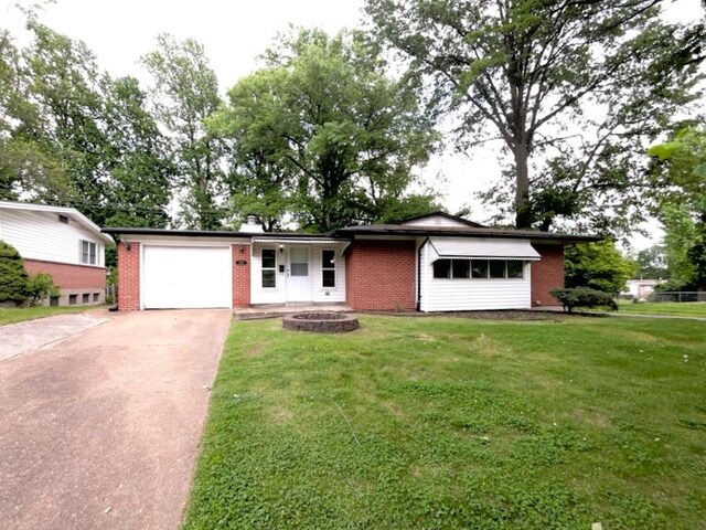 1590 Bay Meadows Dr, Florissant, MO 63033 - photo 1