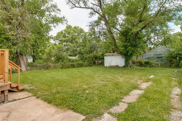 8115 Myrick St, Berkeley, MO 63134 - view of grassy yard