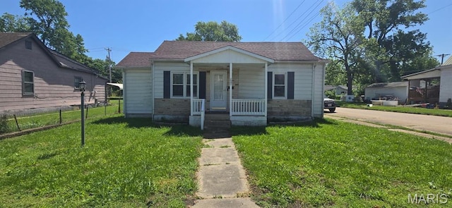 127 E 2nd St, De Soto, MO 63020 - bungalow-style home featuring a porch