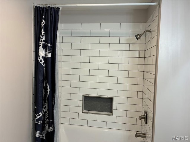 127 E 2nd St, De Soto, MO 63020 - bathroom featuring shower / tub combo