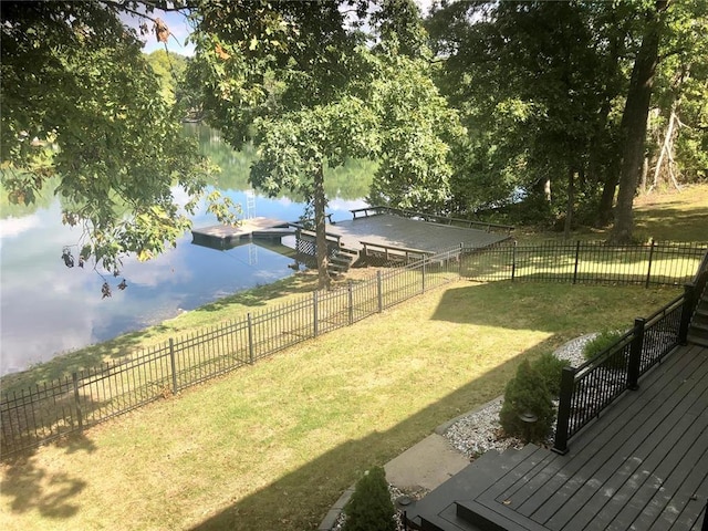 view of yard with a floating dock