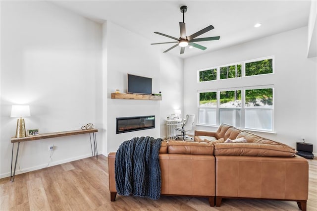 1513 Grey Wolf Dr, Imperial, MO 63052 - living room featuring ceiling fan, a glass covered fireplace, wood finished floors, recessed lighting, and baseboards