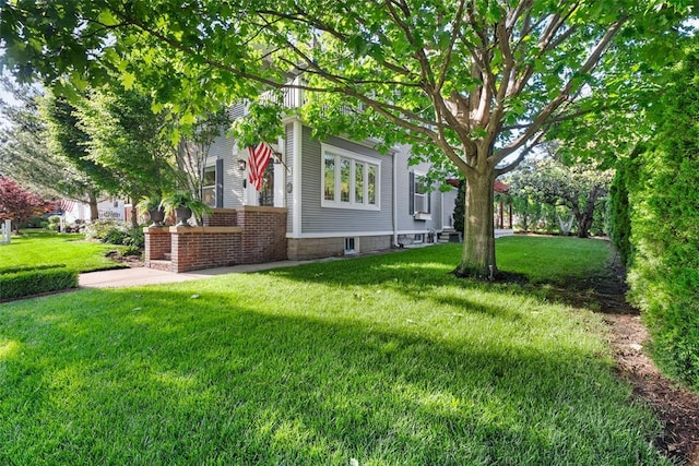 view of green lawn