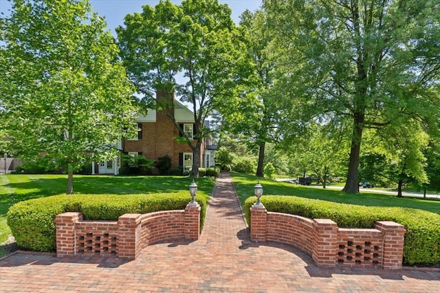 15 Briarcliff Rd, Ladue, MO 63124 - view of home's community with a lawn