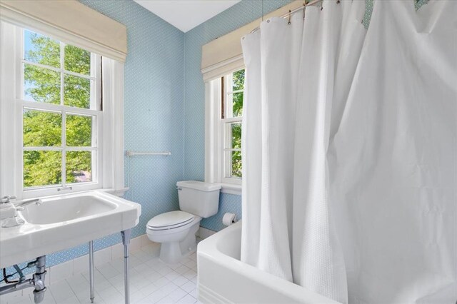 15 Briarcliff Rd, Ladue, MO 63124 - bathroom featuring toilet, tile patterned floors, and curtained shower