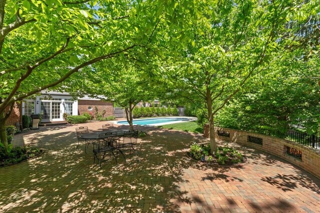 15 Briarcliff Rd, Ladue, MO 63124 - view of yard with a patio area