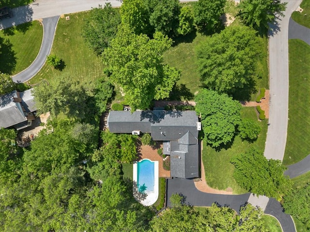 15 Briarcliff Rd, Ladue, MO 63124 - bird's eye view of a pool