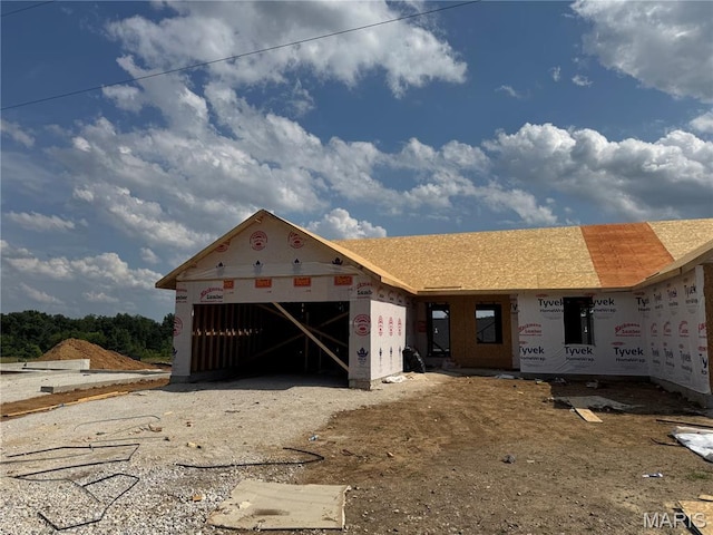 280 Railroad St, Moscow Mills, MO 63362 - unfinished property featuring a garage and dirt driveway