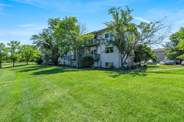 1843 Gascony Parc Dr Unit 1843, Lake St Louis, MO 63367 - view of green lawn featuring a balcony
