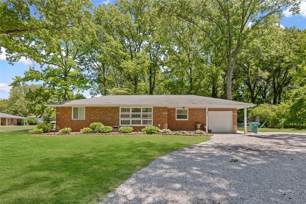 9 Roger Dr, Lebanon, IL 62254 - photo 1