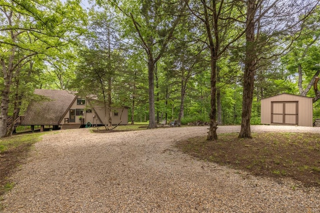 84 E Altdorf Dr, Innsbrook, MO 63390 - view of yard featuring curved driveway
