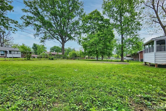 1321 Highmont Dr, Saint Louis, MO 63135 - view of yard