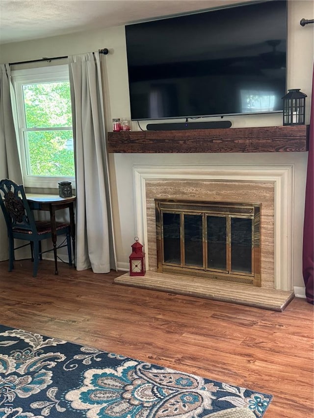 414 Hillcrest Dr, Sullivan, MO 63080 - detailed view of a high end fireplace, wood finished floors, and baseboards